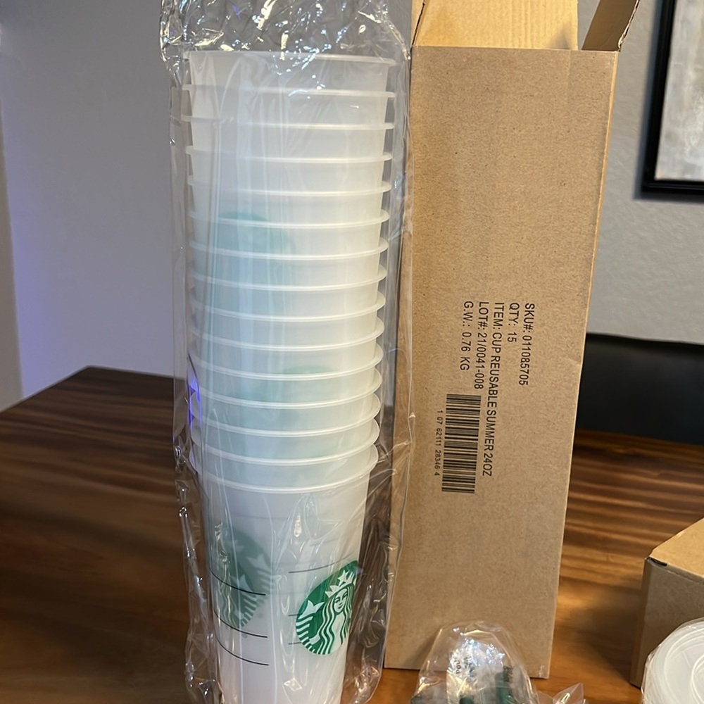 Starbucks Reusable Cups with lids and straws. - Picture 8 of 8